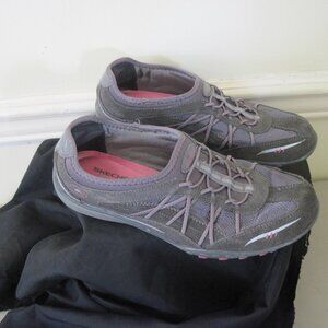 SKECHERS~Women's Shoes~Size 7.5~Memory Foam~Leather Uppers~Relax Fit~Gray/Silver